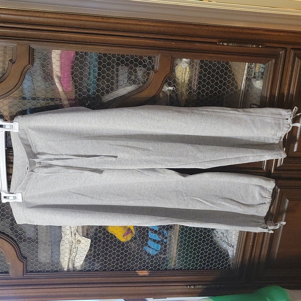 New Stretch Capri Sweatpants Sz L Gray